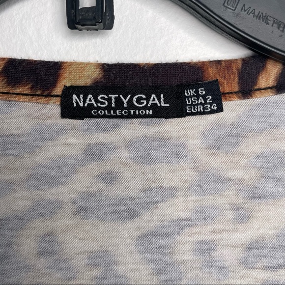 Nasty Gal Leopard Shirt Size 2 Womens Short Sleeve V Neck Plunging - Picture 7 of 11